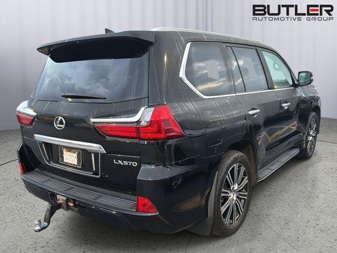 Used 2018 Lexus LX 570 4WD w/ Luxury Package image 8