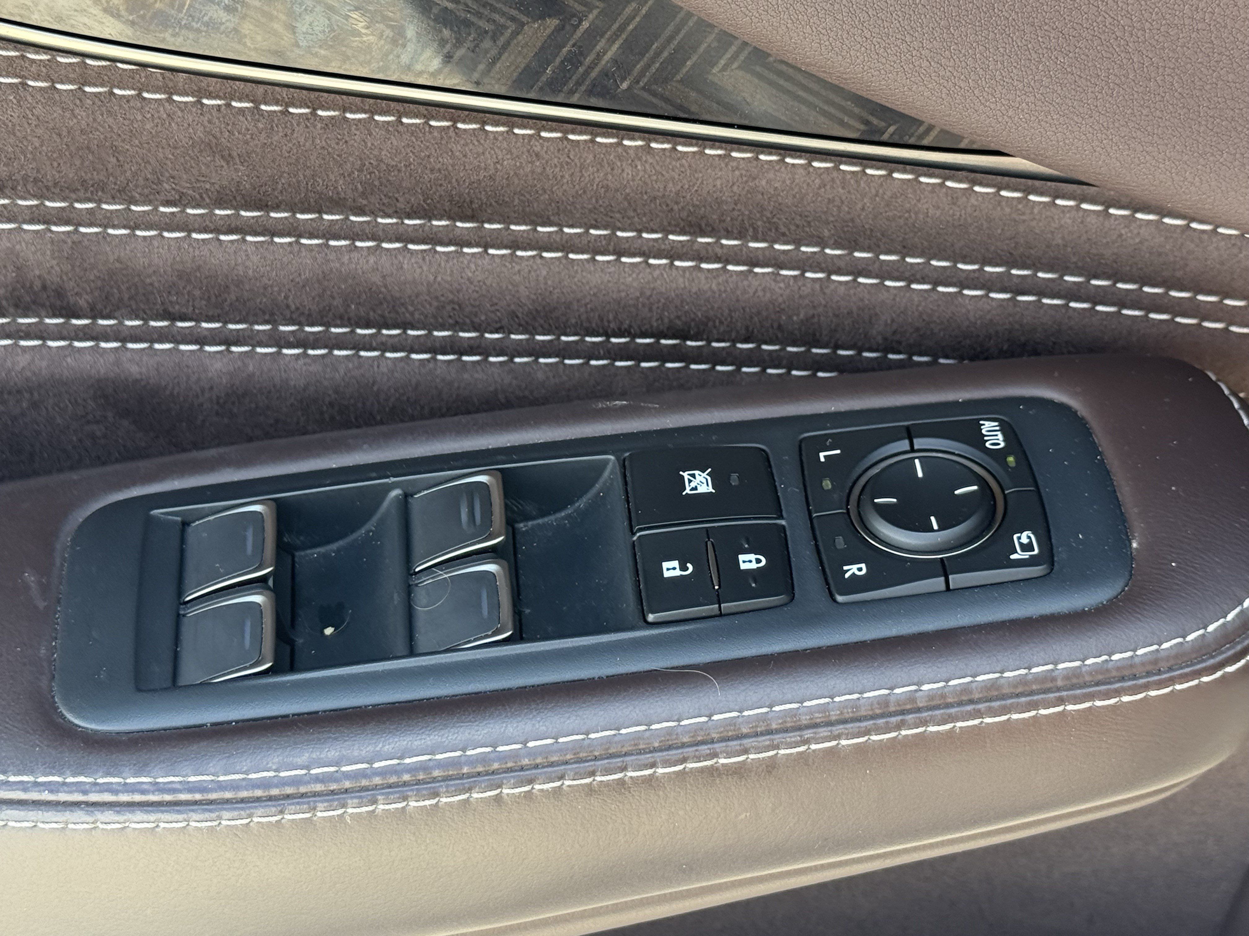Used 2020 Lexus LS 500 w/ Interior Upgrade Package RWD image 26