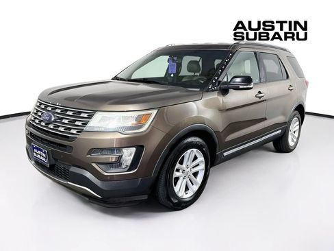 Used 2016 Ford Explorer XLT w/ Equipment Group 202A FWD image 3