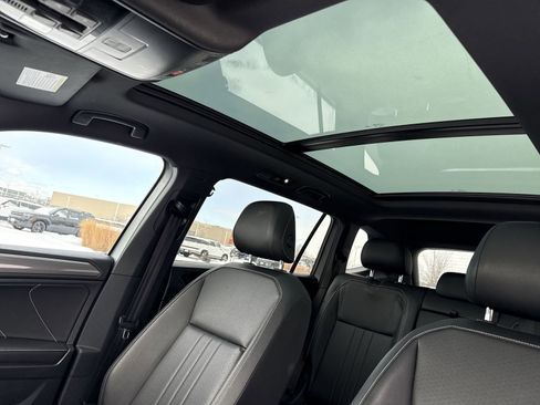 Used 2023 Volkswagen Tiguan SE R-Line image 20