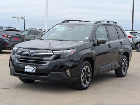 Used 2025 Subaru Forester Premium AWD/4WD image 8