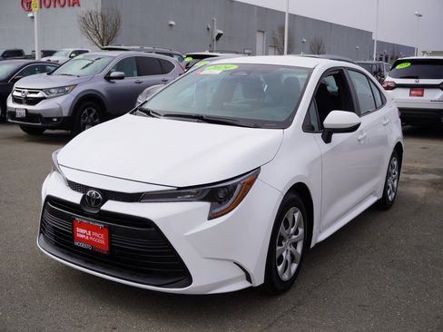 Used 2024 Toyota Corolla LE image 7