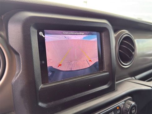 Used 2021 Jeep Gladiator Sport image 22