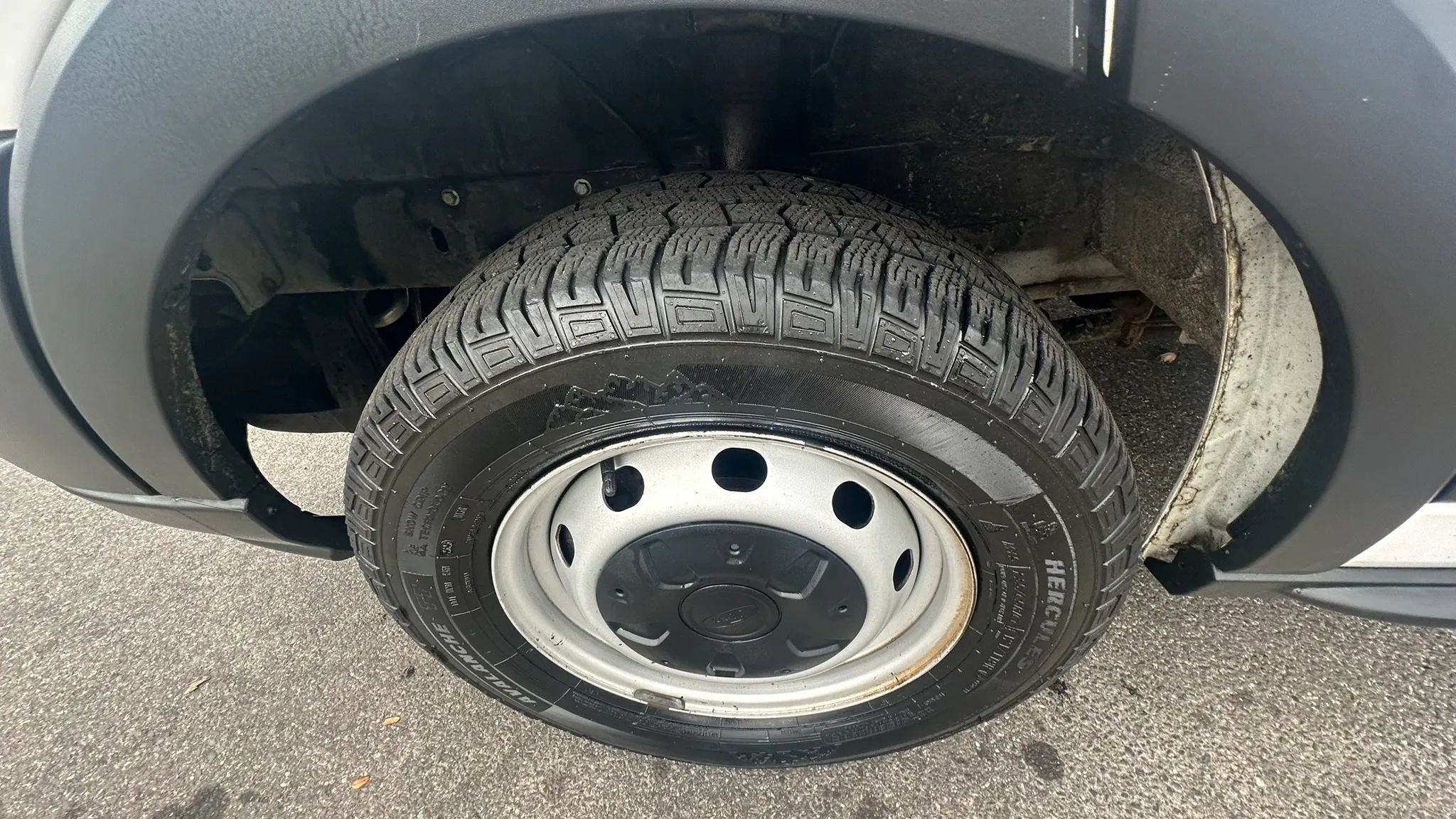 Used 2019 Ford Transit 250 130 Low Roof RWD image 9