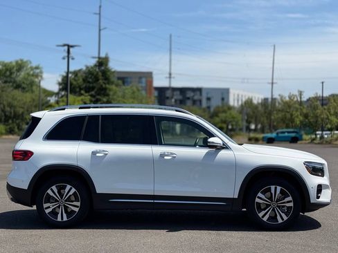 Used 2025 Mercedes-Benz GLB 250 4MATIC image 6