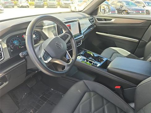 Used 2025 Volkswagen Atlas Cross Sport SE FWD image 19