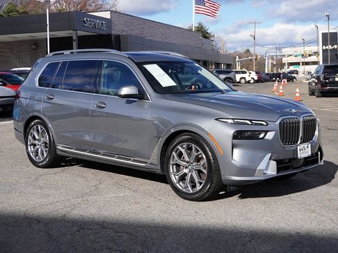 Used 2023 BMW X7 xDrive40i w/ Premium Package image 2
