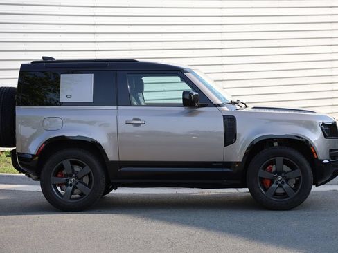 Used 2023 Land Rover Defender 90 X AWD/4WD image 32