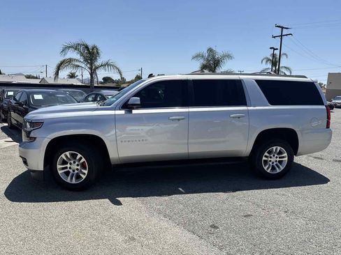 Used 2015 Chevrolet Suburban LT RWD image 3