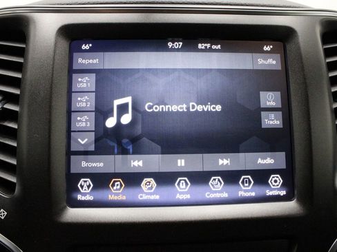 Used 2020 Jeep Cherokee Trailhawk w/ Cold Weather Group image 33