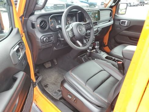 Used 2025 Jeep Wrangler Unlimited Rubicon AWD/4WD image 12