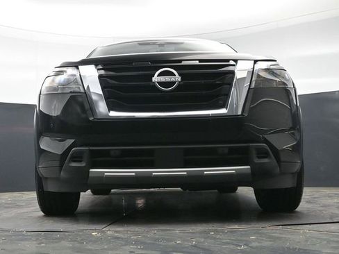 Used 2025 Nissan Pathfinder SL FWD image 32