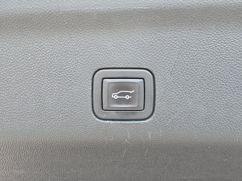 Used 2024 GMC Yukon XL SLT AWD/4WD image 14