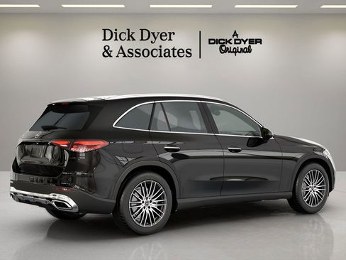 Used 2026 Mercedes-Benz GLC 300 image 9