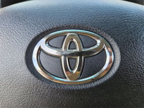 Used 2012 Toyota Highlander Base image 28