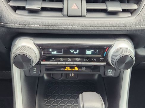 Used 2024 Toyota RAV4 LE image 22