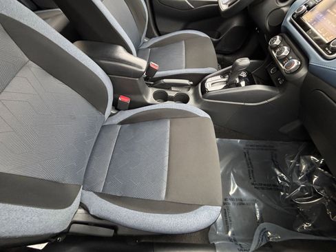 Used 2025 Nissan Versa SV image 34