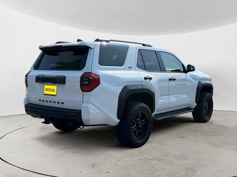 Used 2025 Toyota 4Runner SR5 AWD/4WD image 5