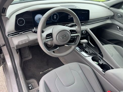 Used 2023 Hyundai Elantra SEL w/ Convenience Package image 23