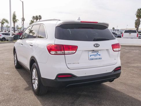 Used 2016 Kia Sorento LX w/ LX Convenience Package image 7