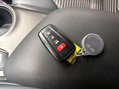 Used 2022 Toyota Camry SE w/ Convenience Package FWD image 35
