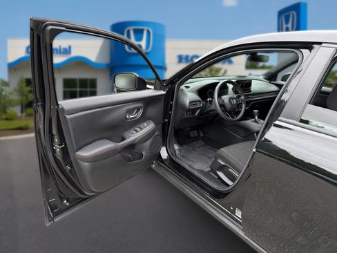 Used 2024 Honda HR-V Sport image 11