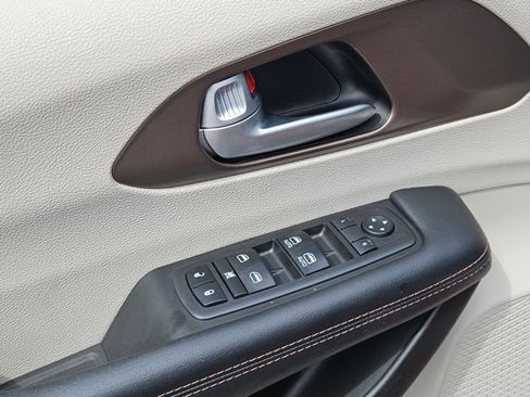 Used 2017 Chrysler Pacifica Touring-L FWD image 13