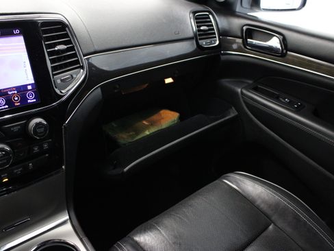 Used 2019 Jeep Grand Cherokee Overland RWD image 25