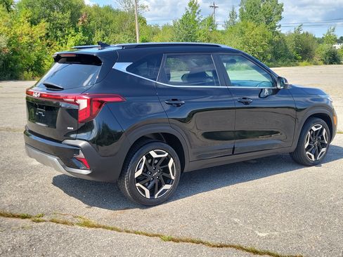 Used 2024 Kia Seltos SX w/ SX Sunroof Package AWD/4WD image 5