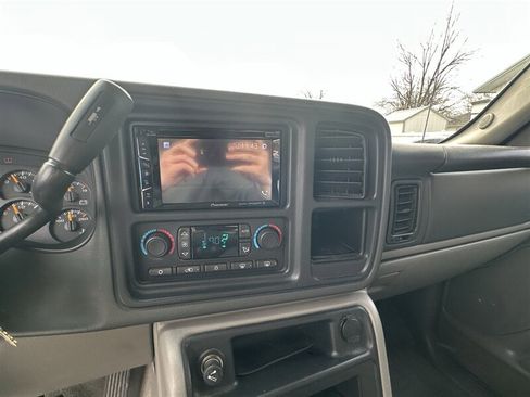 Used 2005 Chevrolet Tahoe LS w/ Preferred Equipment Group AWD/4WD image 25