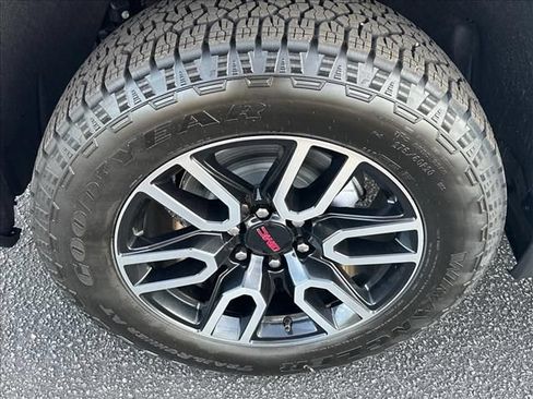 New 2026 GMC Sierra 1500 AT4 w/ AT4 Premium Package AWD/4WD image 18