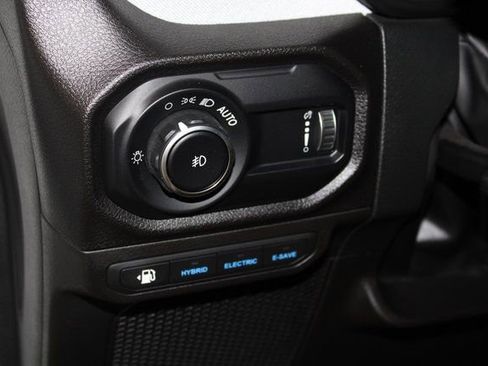 Used 2024 Jeep Wrangler Unlimited image 16