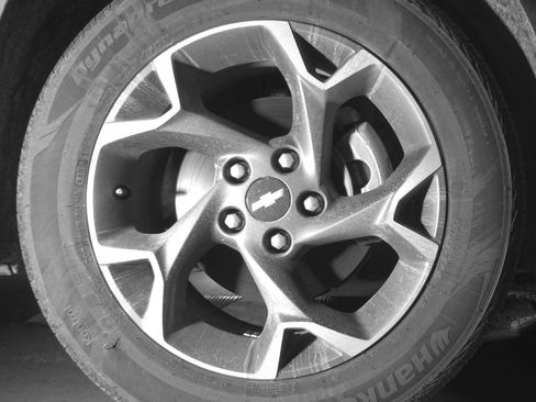 Used 2025 Chevrolet Trax LT w/ LT Convenience Package image 13