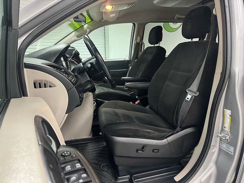 Used 2017 Dodge Grand Caravan SXT w/ Quick Order Package 29G SXT image 10