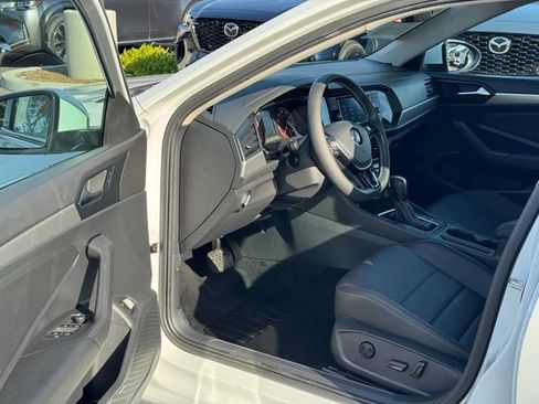 Used 2021 Volkswagen Jetta SE FWD image 9