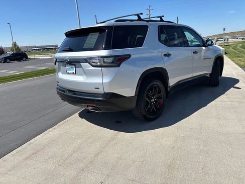 Used 2021 Chevrolet Traverse Premier w/ Redline Edition AWD/4WD image 3