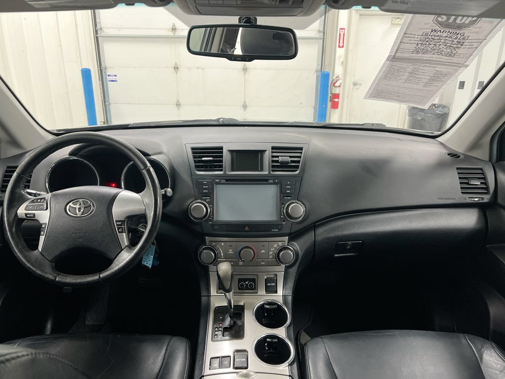 Used 2012 Toyota Highlander SE w/ Tow Pkg AWD/4WD image 10