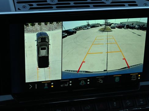 Used 2022 Chevrolet Silverado 1500 ZR2 w/ Technology Package image 16