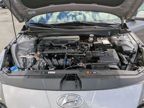 Used 2021 Hyundai Elantra SE image 22