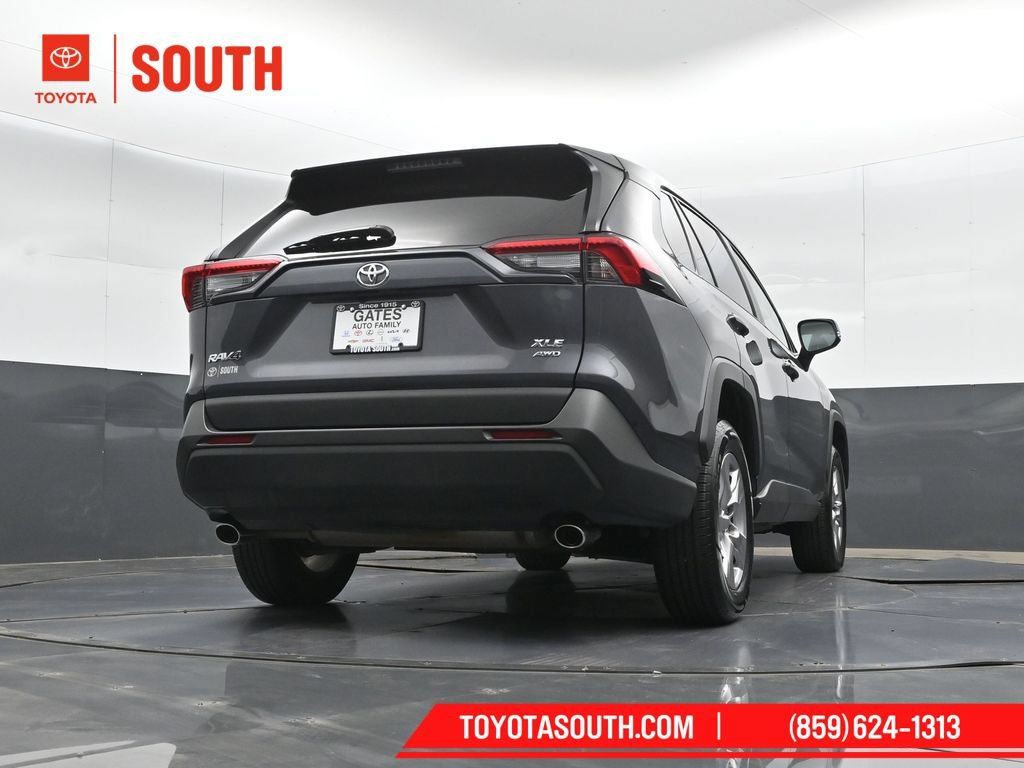 Used 2025 Toyota RAV4 XLE AWD/4WD image 35