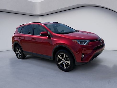 Used 2017 Toyota RAV4 XLE FWD image 7