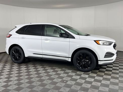 Used 2023 Ford Edge SE w/ Black Appearance Package AWD/4WD image 3