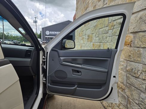 Used 2006 Jeep Grand Cherokee Laredo AWD/4WD image 8