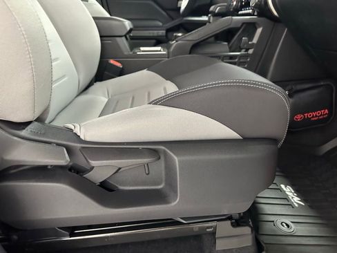 Used 2025 Toyota Tacoma TRD Sport image 58