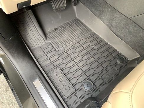 New 2024 Jeep Grand Cherokee Limited AWD/4WD image 18
