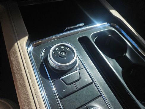 Used 2024 Ford Expedition Max XLT image 28