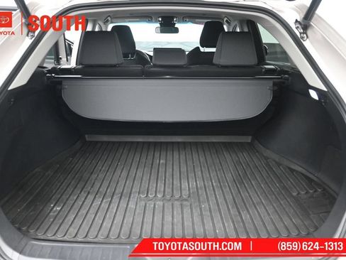 Used 2023 Toyota Venza LE AWD/4WD image 30