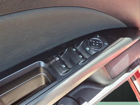 Used 2018 Ford Fusion SE w/ Equipment Group 201A FWD image 12