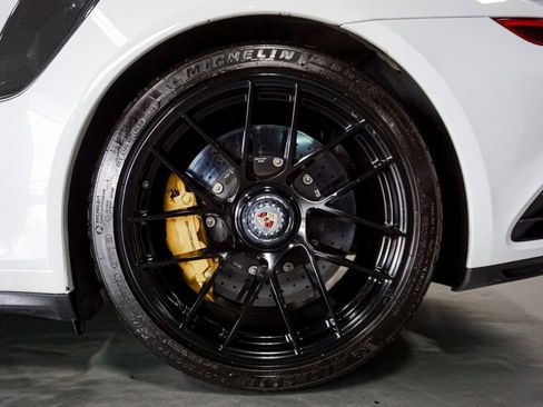 Used 2019 Porsche 911 4 Coupe image 36