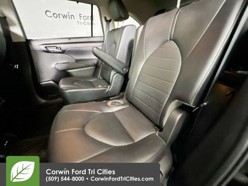 Used 2021 Toyota Highlander XLE image 28